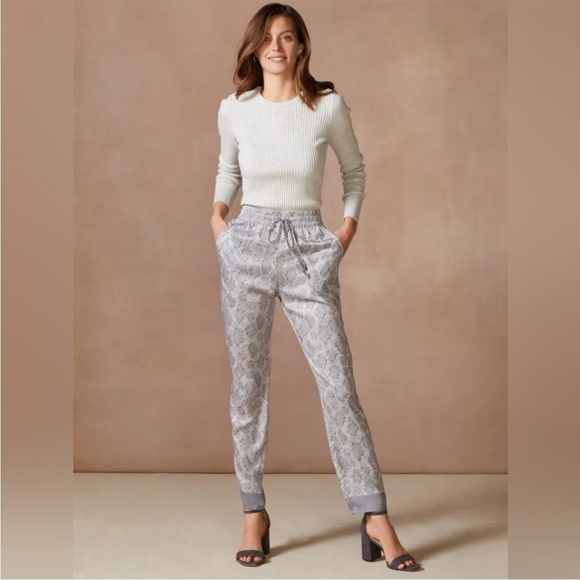 J. McLaughlin grey desert scale snake satin Tia pants NEW XS - Picture 1 of 7